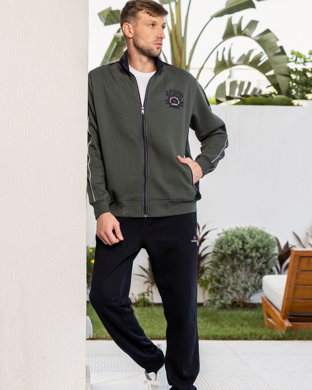 EAST ROUCKS بيجامه رجالي طباعه علي الصدر