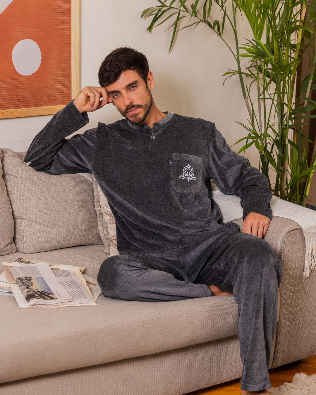 Men's Pajamas Solid Long Sleeve Velvet Raglan T-Shirt with Round Neck and Embroidered Chest Pocket and Plain Pants