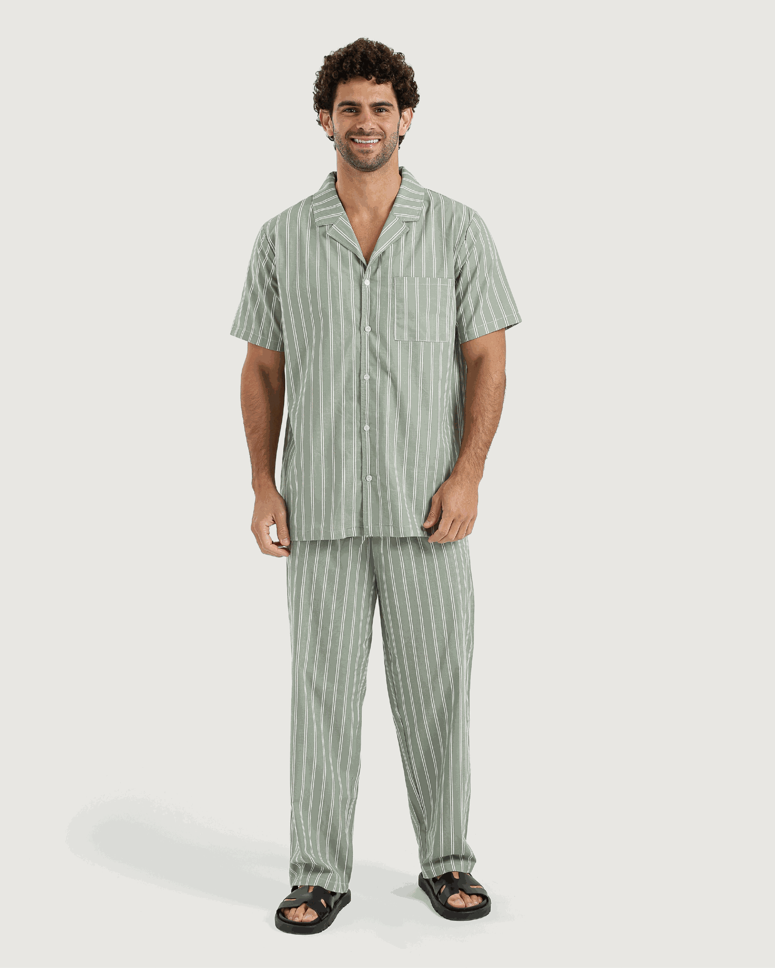 بيجاما مخططة لنوم مريح