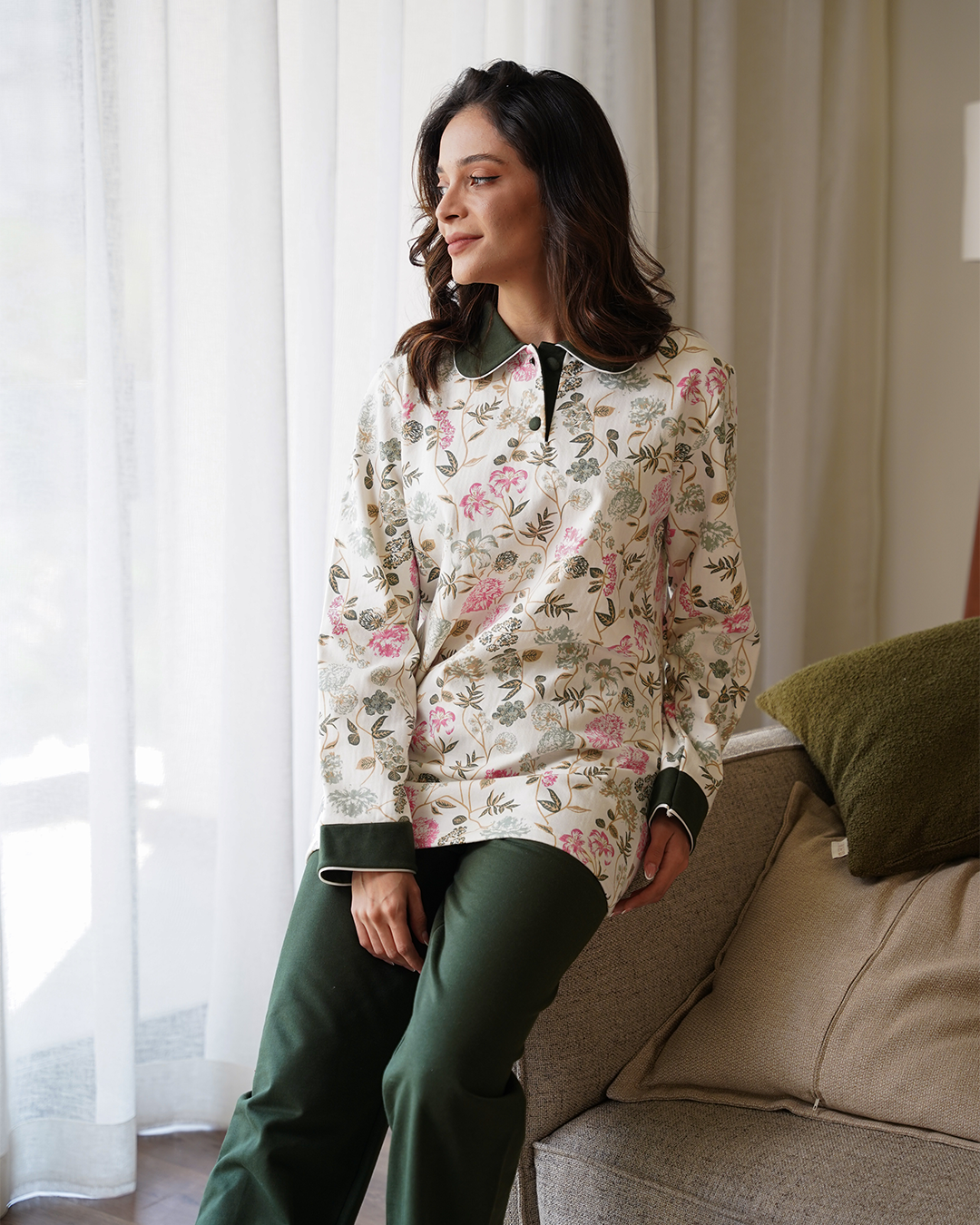 بيجامه حريمي مردبولو روتاري الورد السكري ميلتون