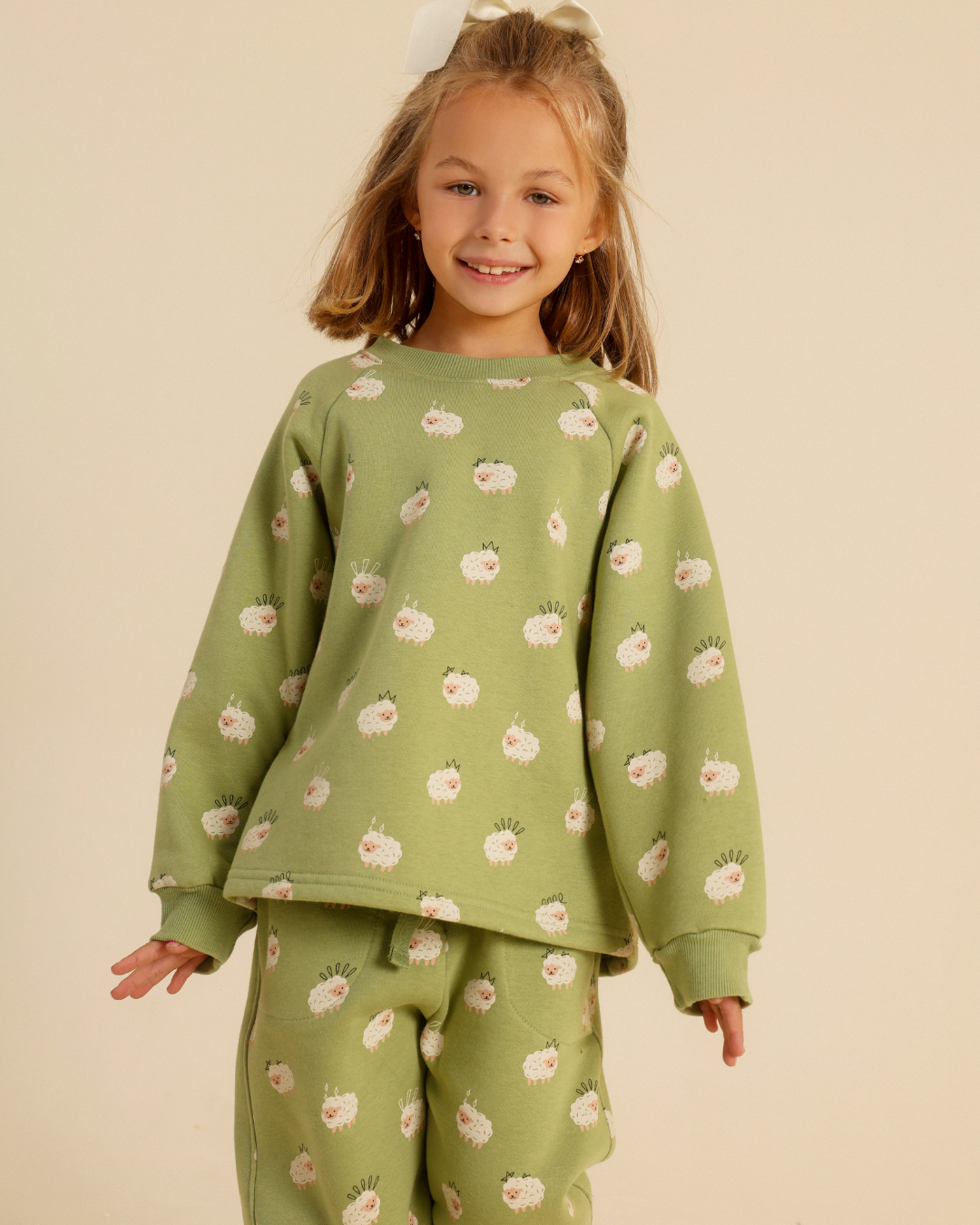 Girls' pajamas with a happy sheep print