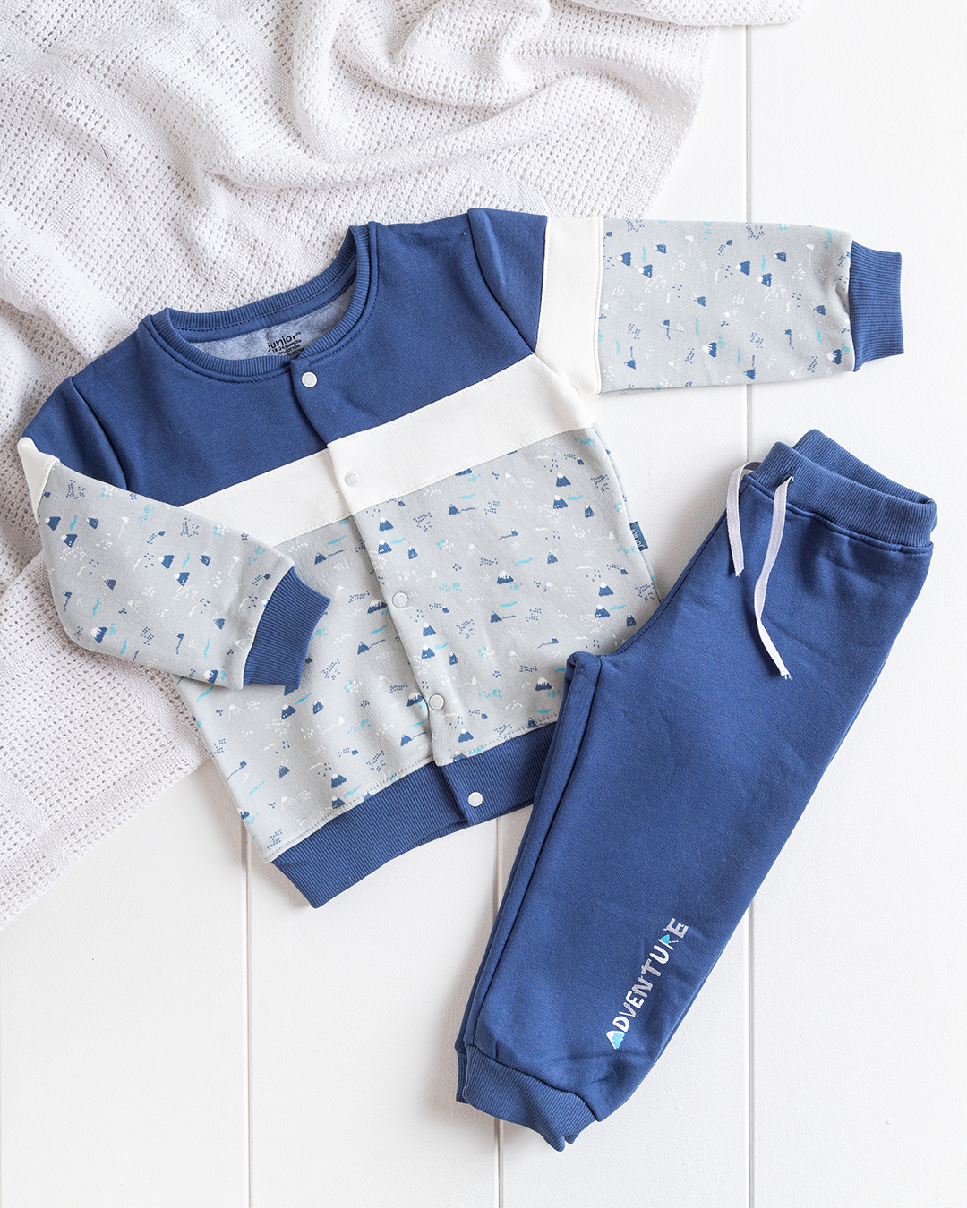 Little Adventureبيجامه اولادي تيشيرت اولادي +بنطلون مطبوع