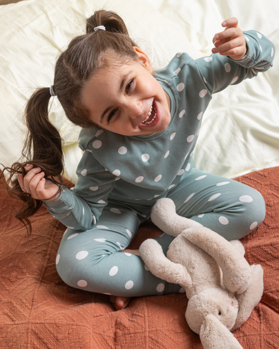 طقم تدفئة بناتي مطبوع منقط