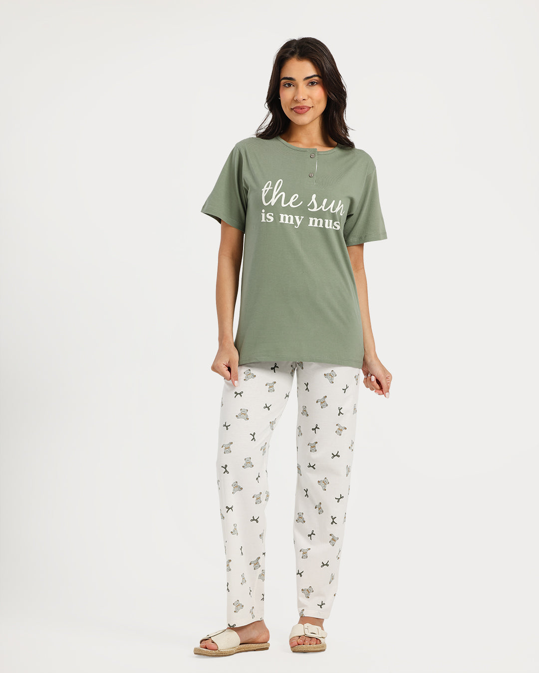 بيجامة حريمي نص كم مع بنطلون