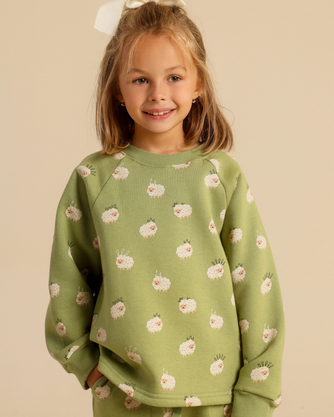 Girls' pajamas with a happy sheep print