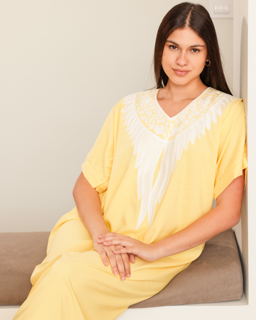 قميص داكرون نص كم مطرز 4