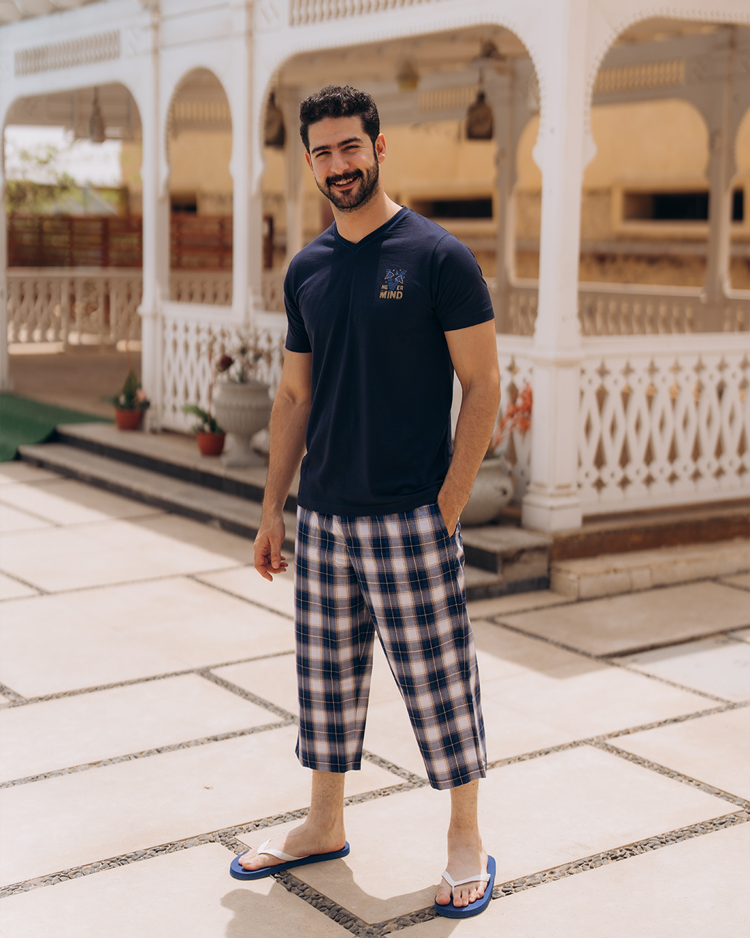 طباعه ع الصدر بنتاكور كاروه V بيجامه رجالي