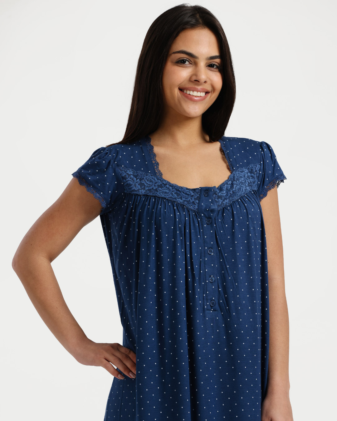 جلابية نص كم بدانتِل منقّطة