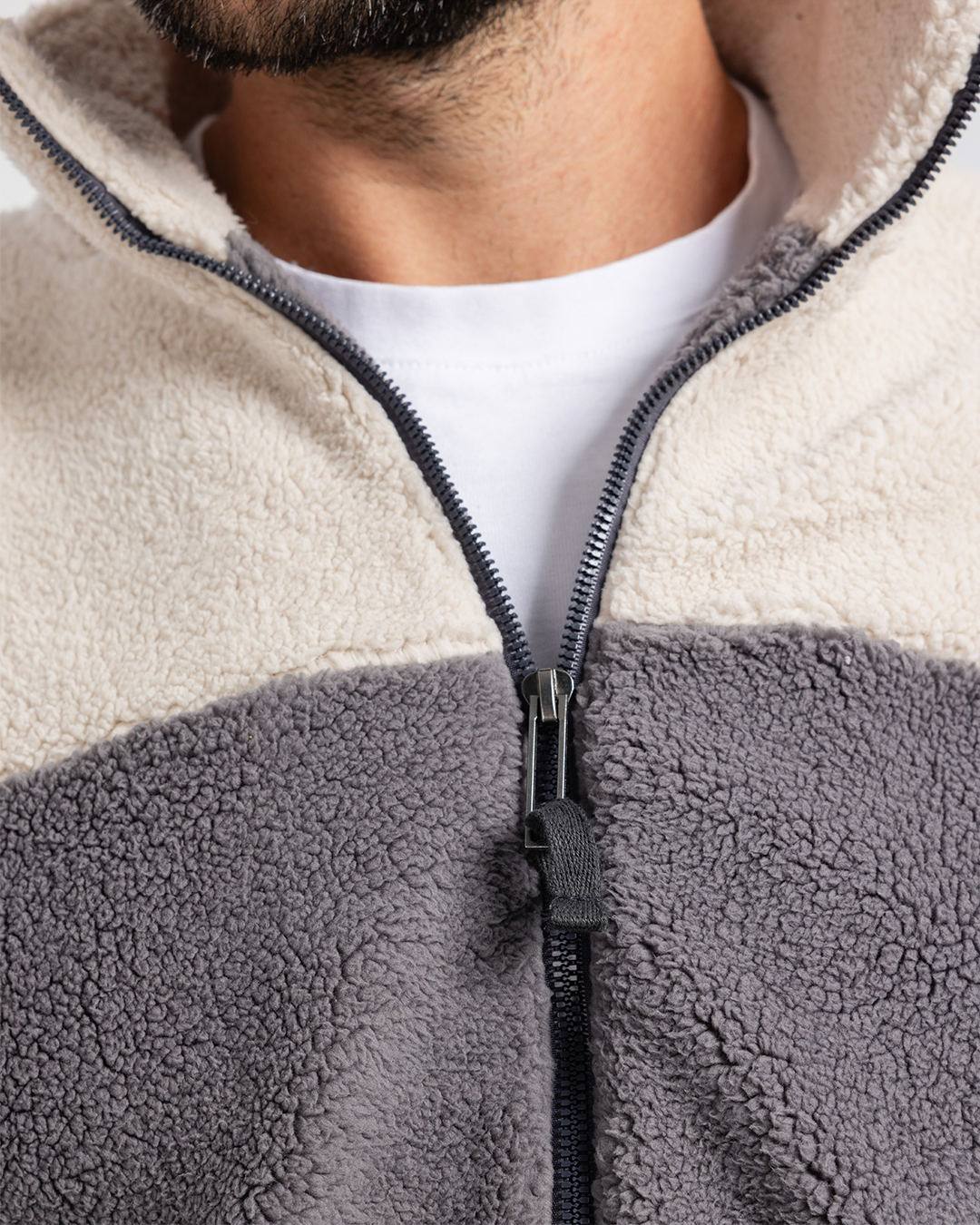 بيجاما بنطلون ميلتون و توب بكم طويل و قصه عند الصدر