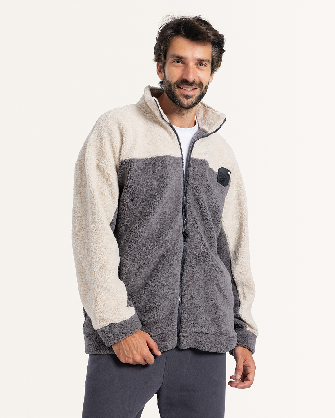 بيجاما بنطلون ميلتون و توب بكم طويل و قصه عند الصدر