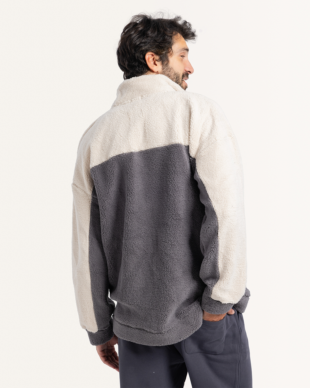 بيجاما بنطلون ميلتون و توب بكم طويل و قصه عند الصدر