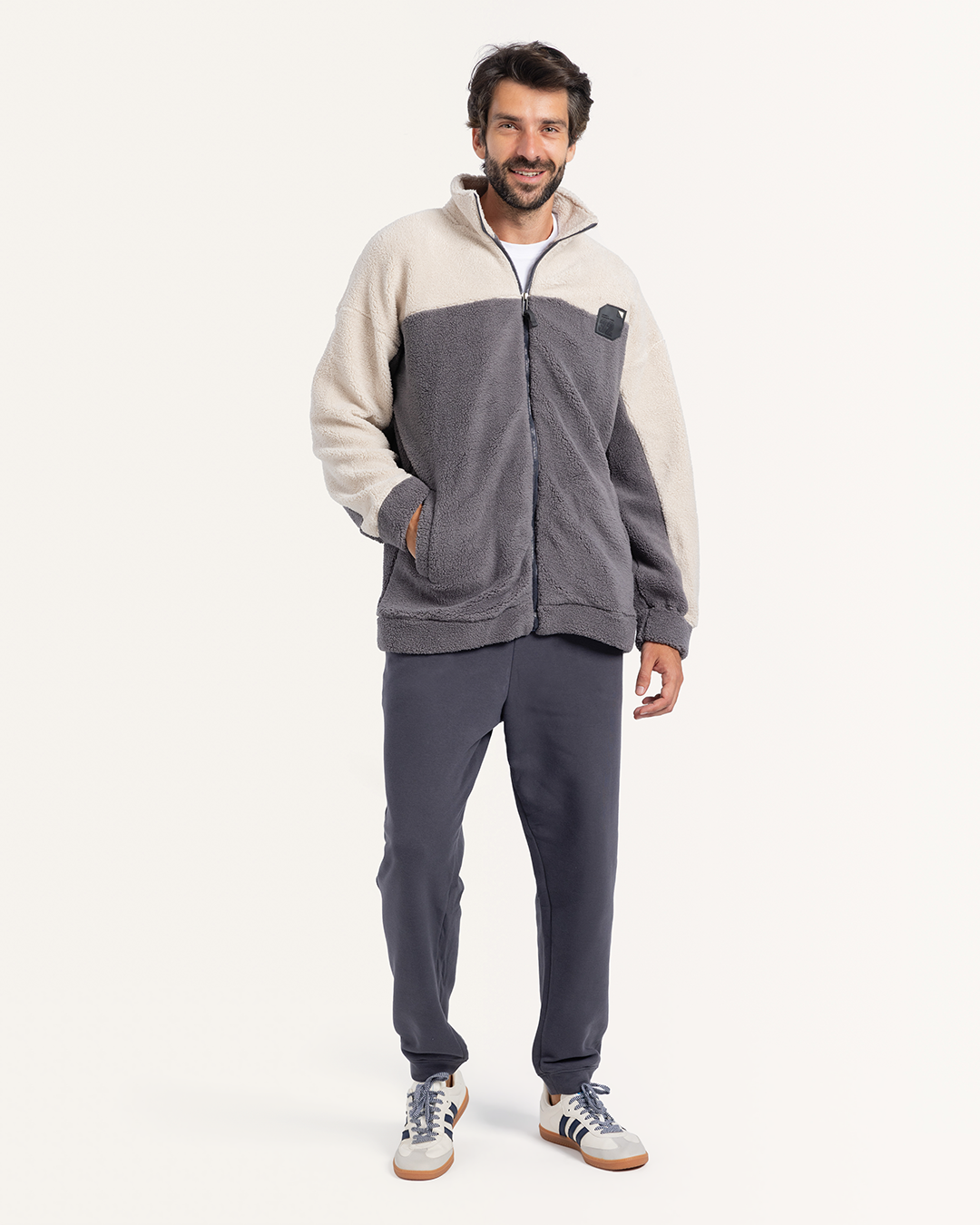 بيجاما بنطلون ميلتون و توب بكم طويل و قصه عند الصدر