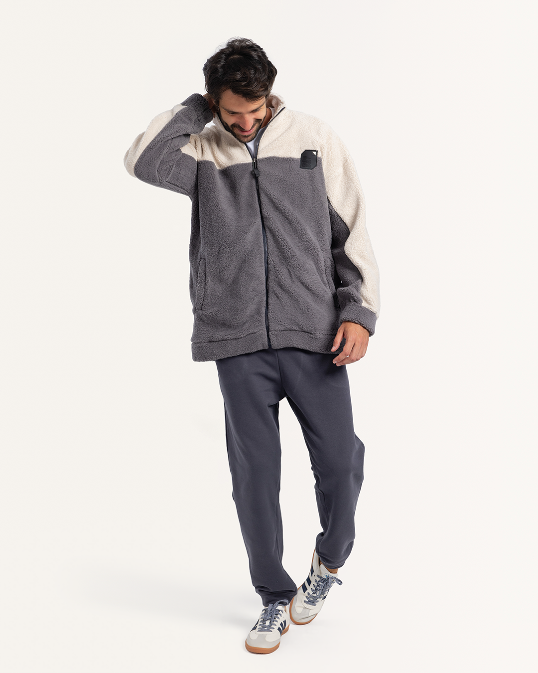 بيجاما بنطلون ميلتون و توب بكم طويل و قصه عند الصدر