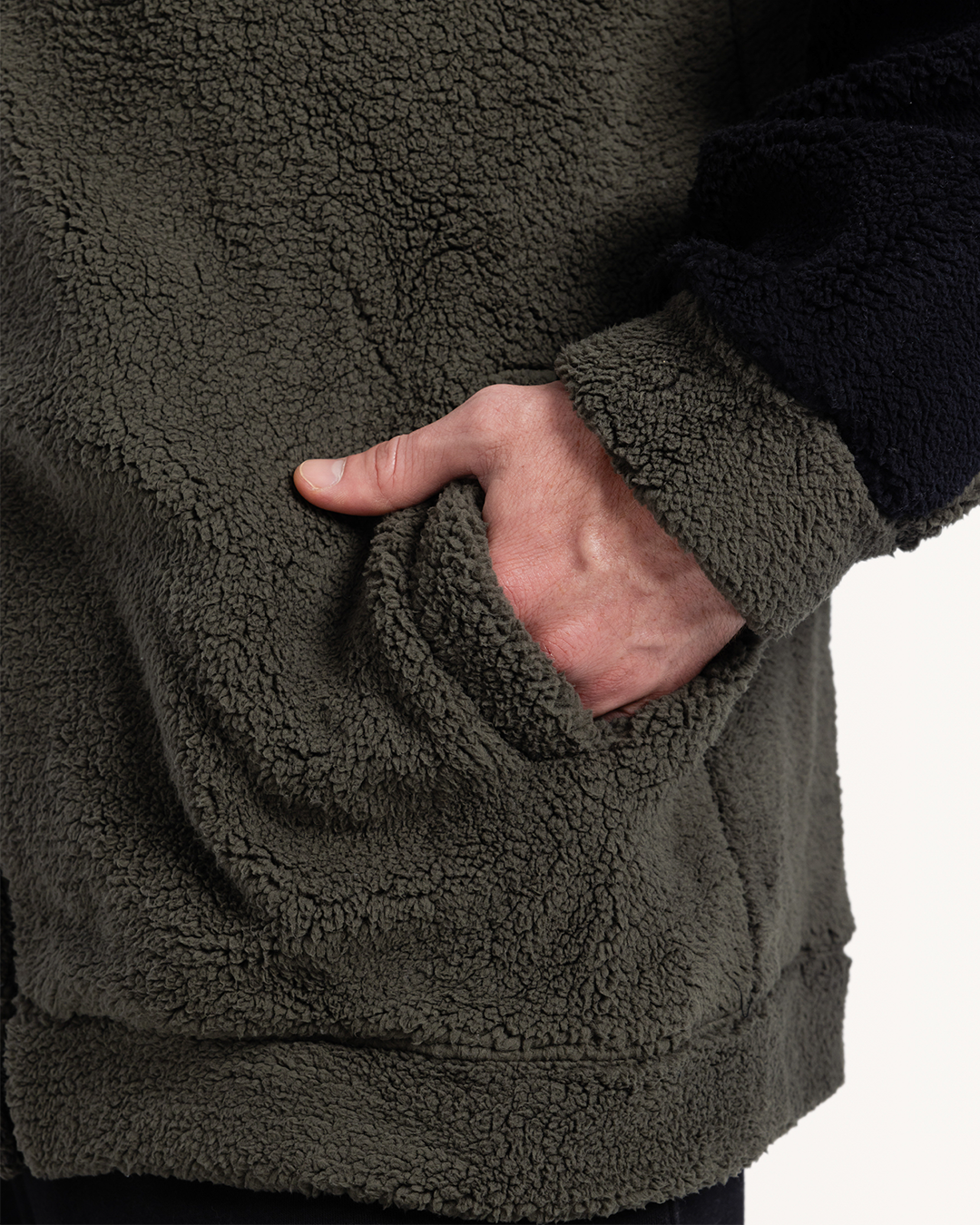 بيجاما بنطلون ميلتون و توب بكم طويل و قصه عند الصدر