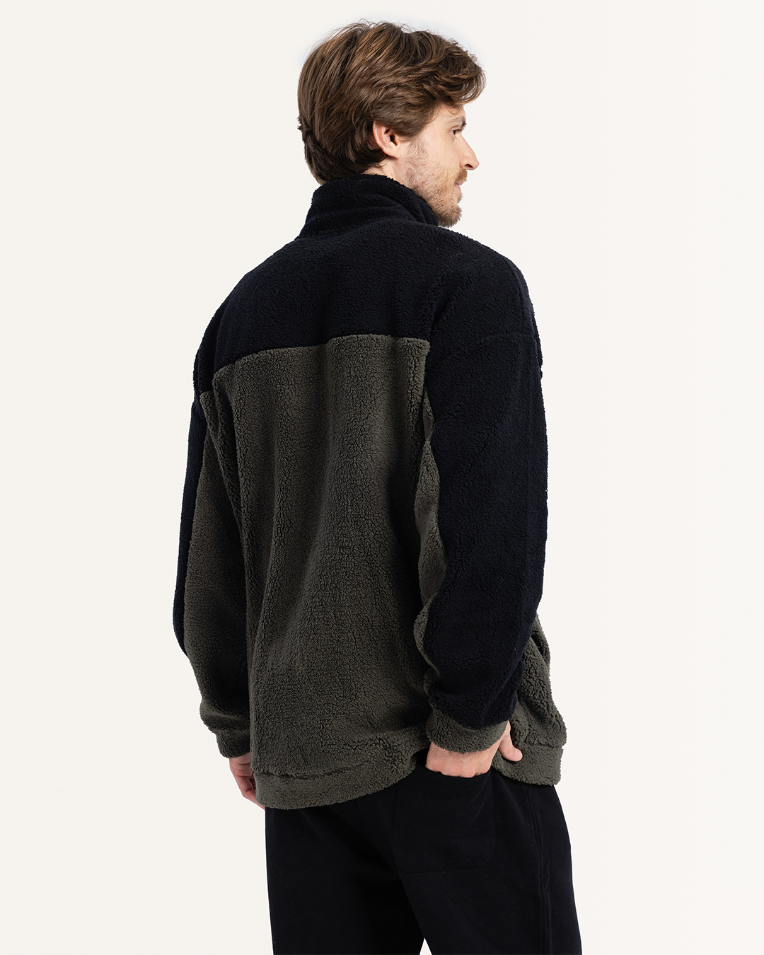 بيجاما بنطلون ميلتون و توب بكم طويل و قصه عند الصدر