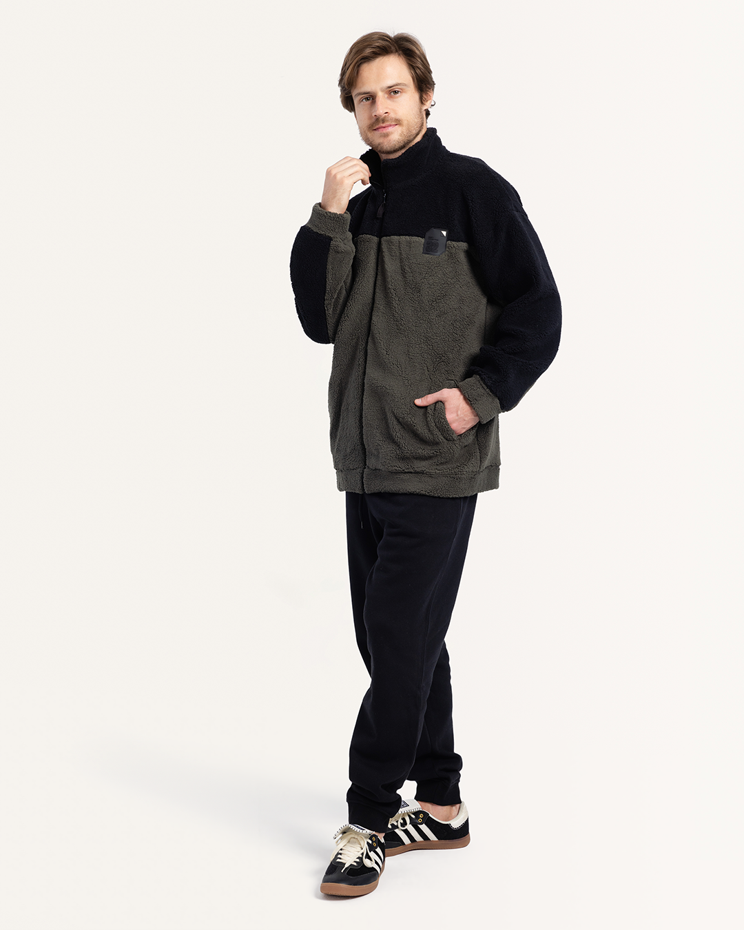 بيجاما بنطلون ميلتون و توب بكم طويل و قصه عند الصدر