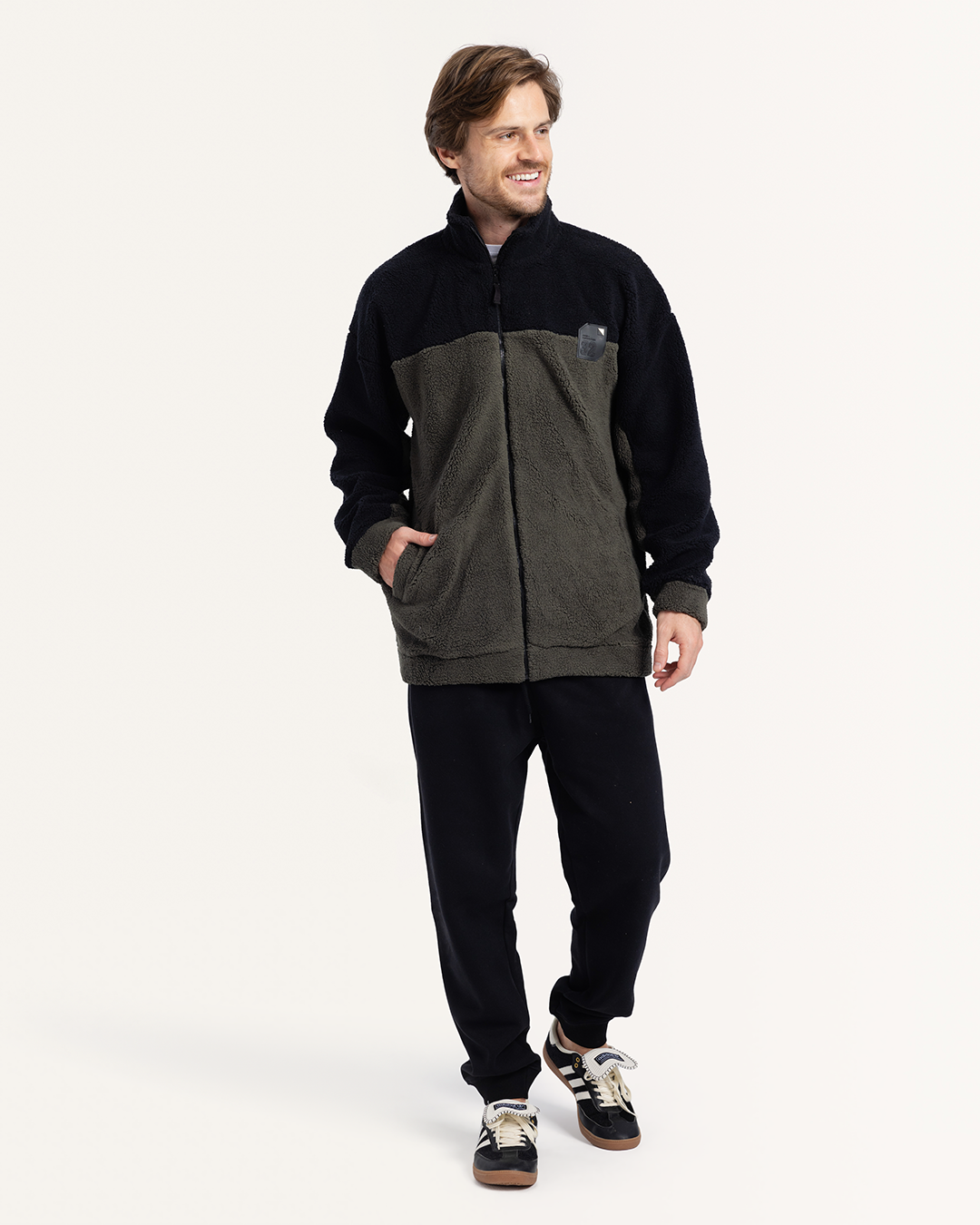 بيجاما بنطلون ميلتون و توب بكم طويل و قصه عند الصدر