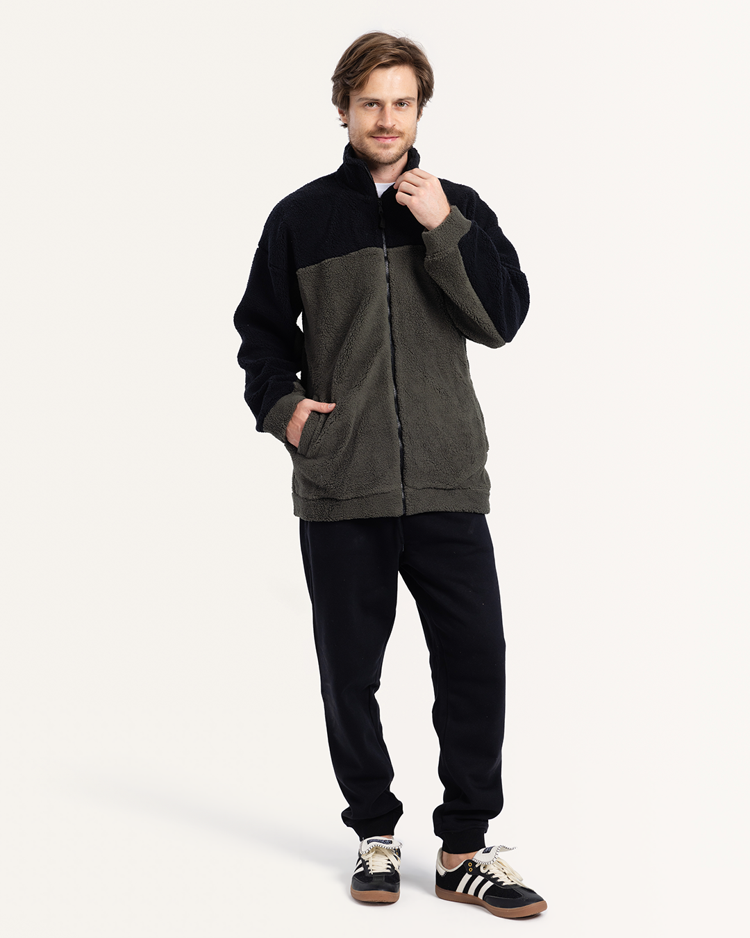 بيجاما بنطلون ميلتون و توب بكم طويل و قصه عند الصدر