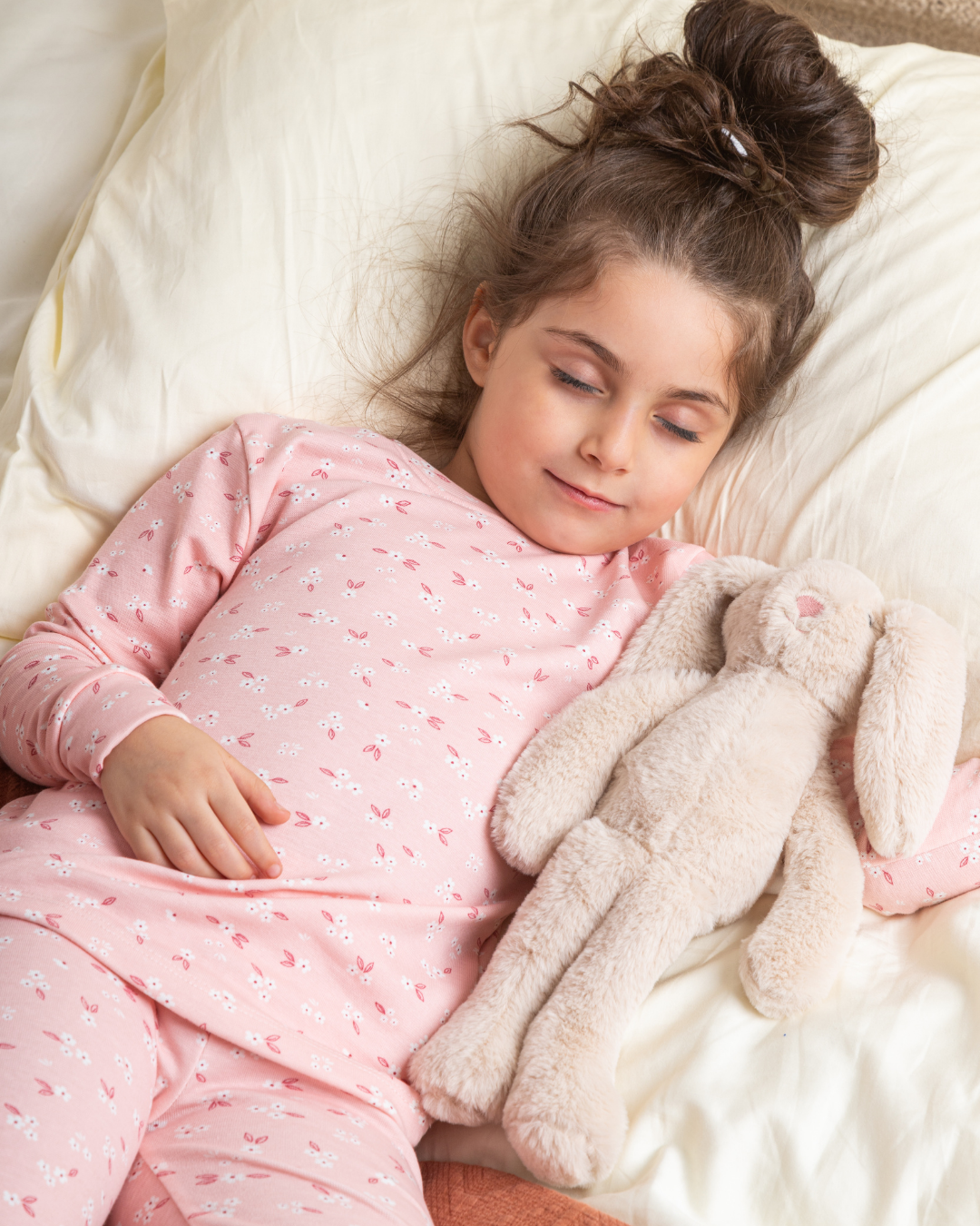 A girl's heater set printed with roses