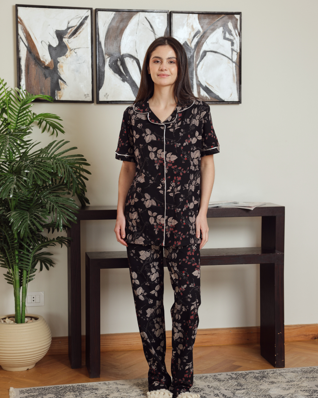 Classic women's pajamas, half sleeves and patterned pants