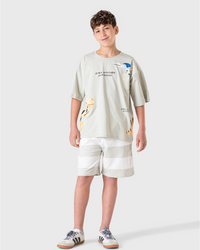 بيجاما أولاد بطبعة ديناصور عصرية.