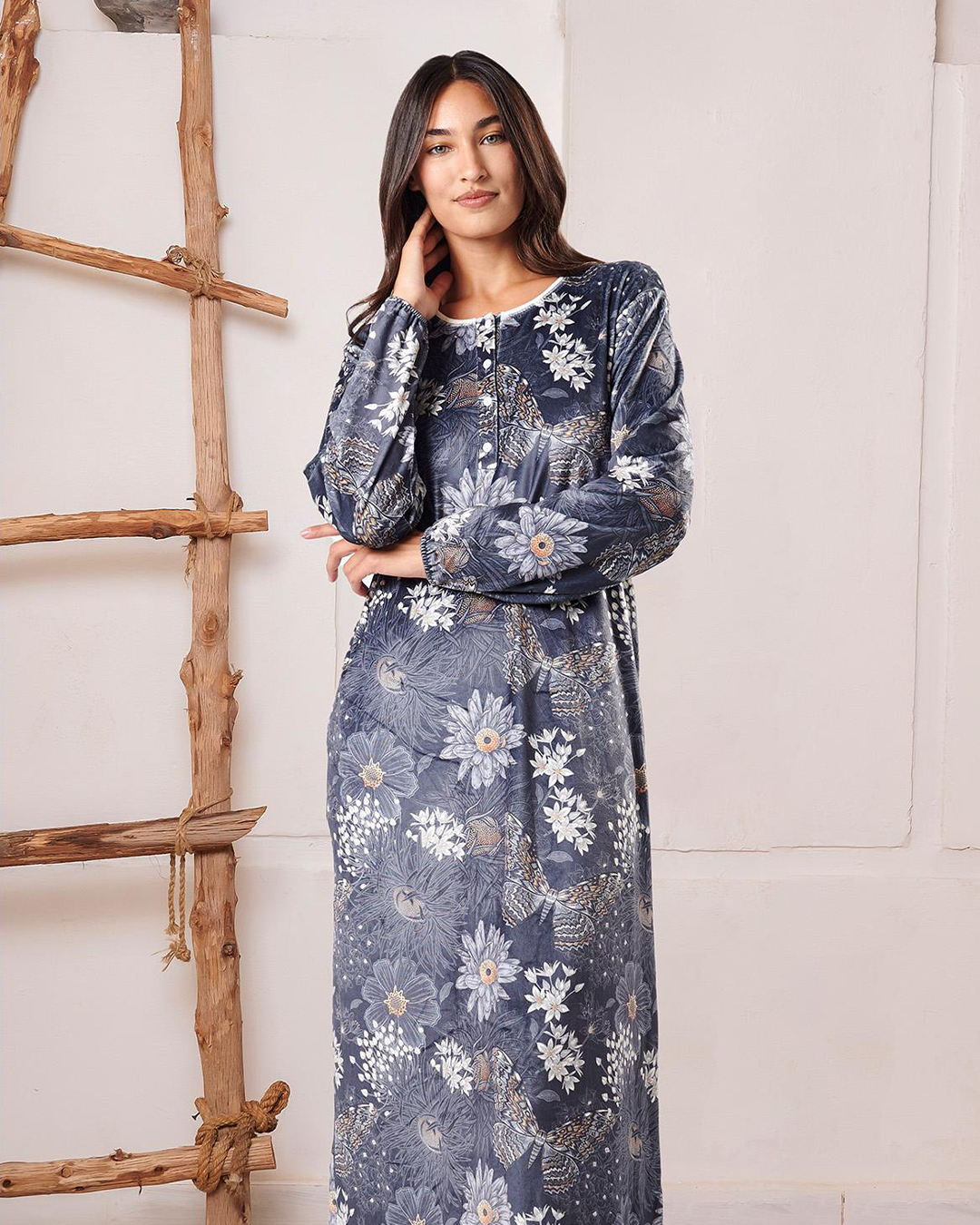 قميص نوم حريمي بكم استيك جيب بيه ورده رمادي