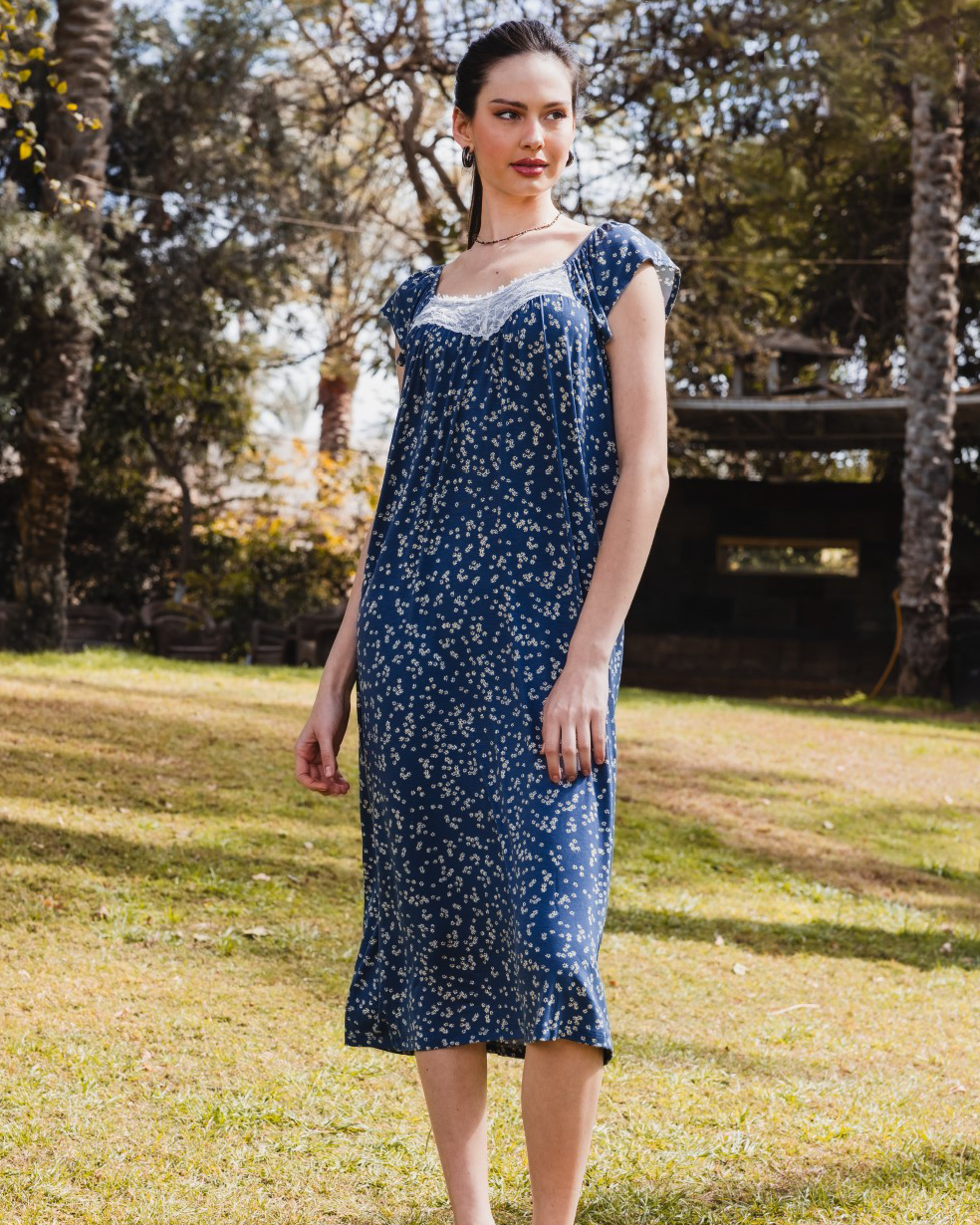 قميص حريمي قصير دانيتل علي الصدر