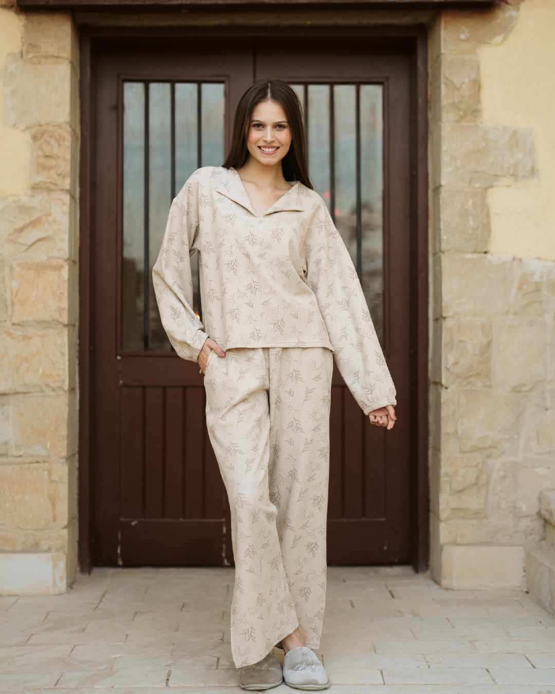 Spring vibes Women's pajamas with long sleeves and trousers with a slit on the side
