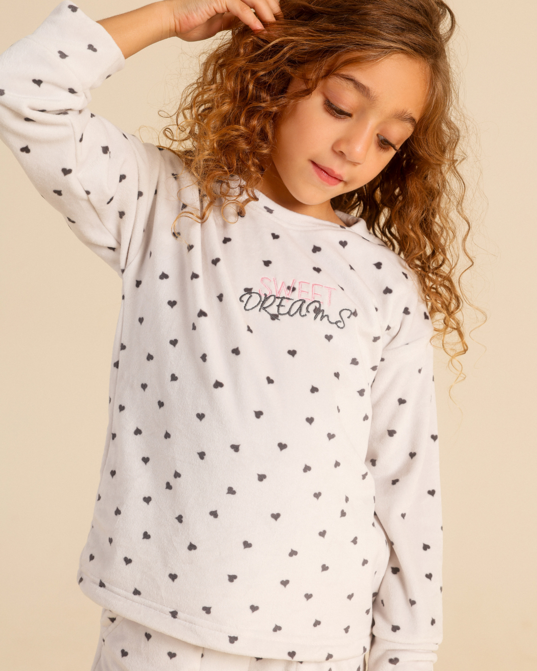 Girls' pajamas with a heart print