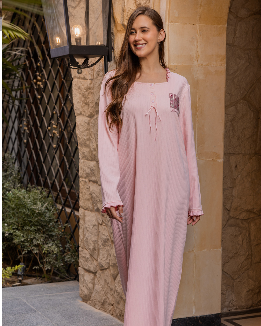 قميص حريمي طويل مضلع تطريز ورد