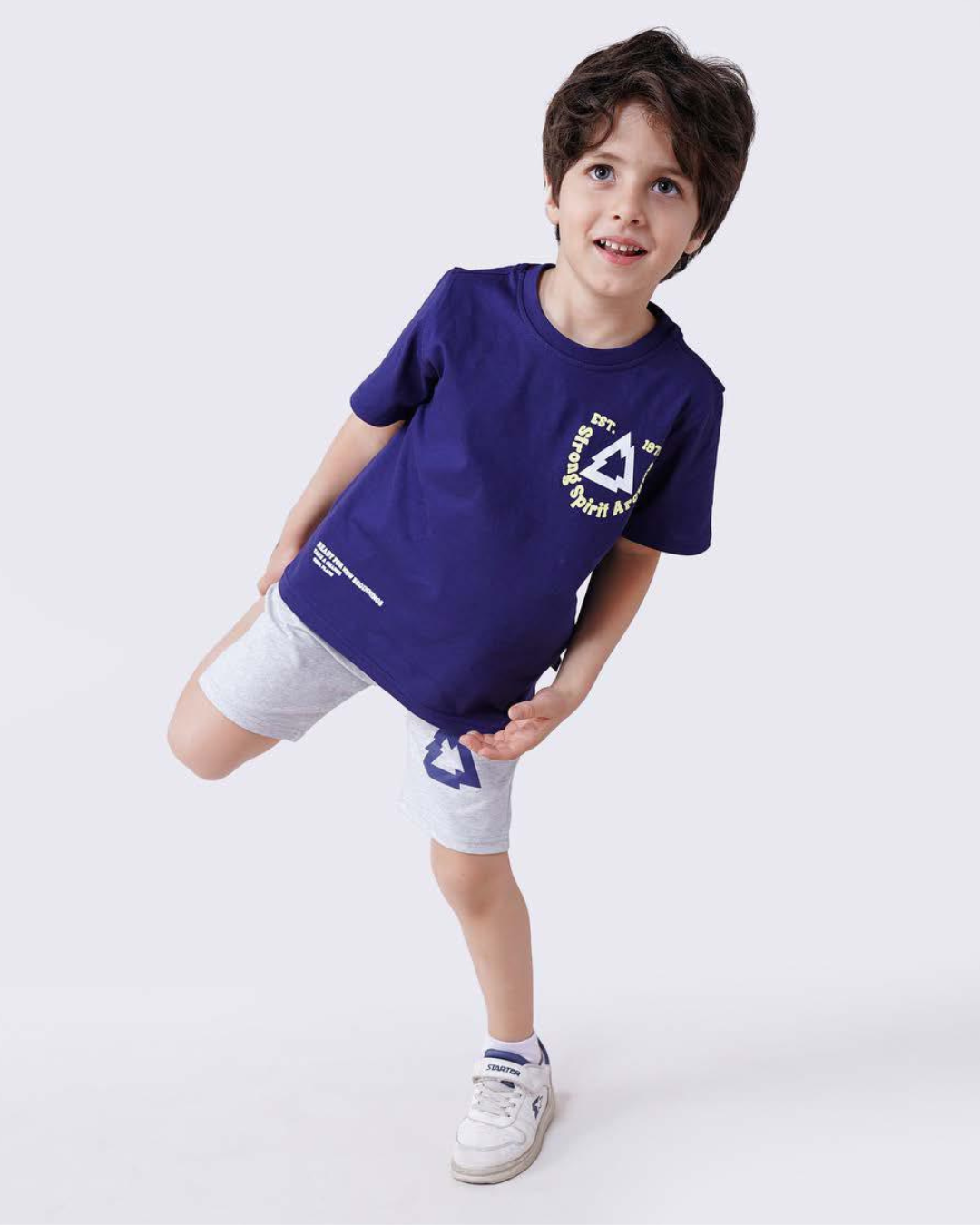 Strong Spirit بيجامه اولادى شورت براسولا بجيوب شورت مطبوع وتوب مطبوع