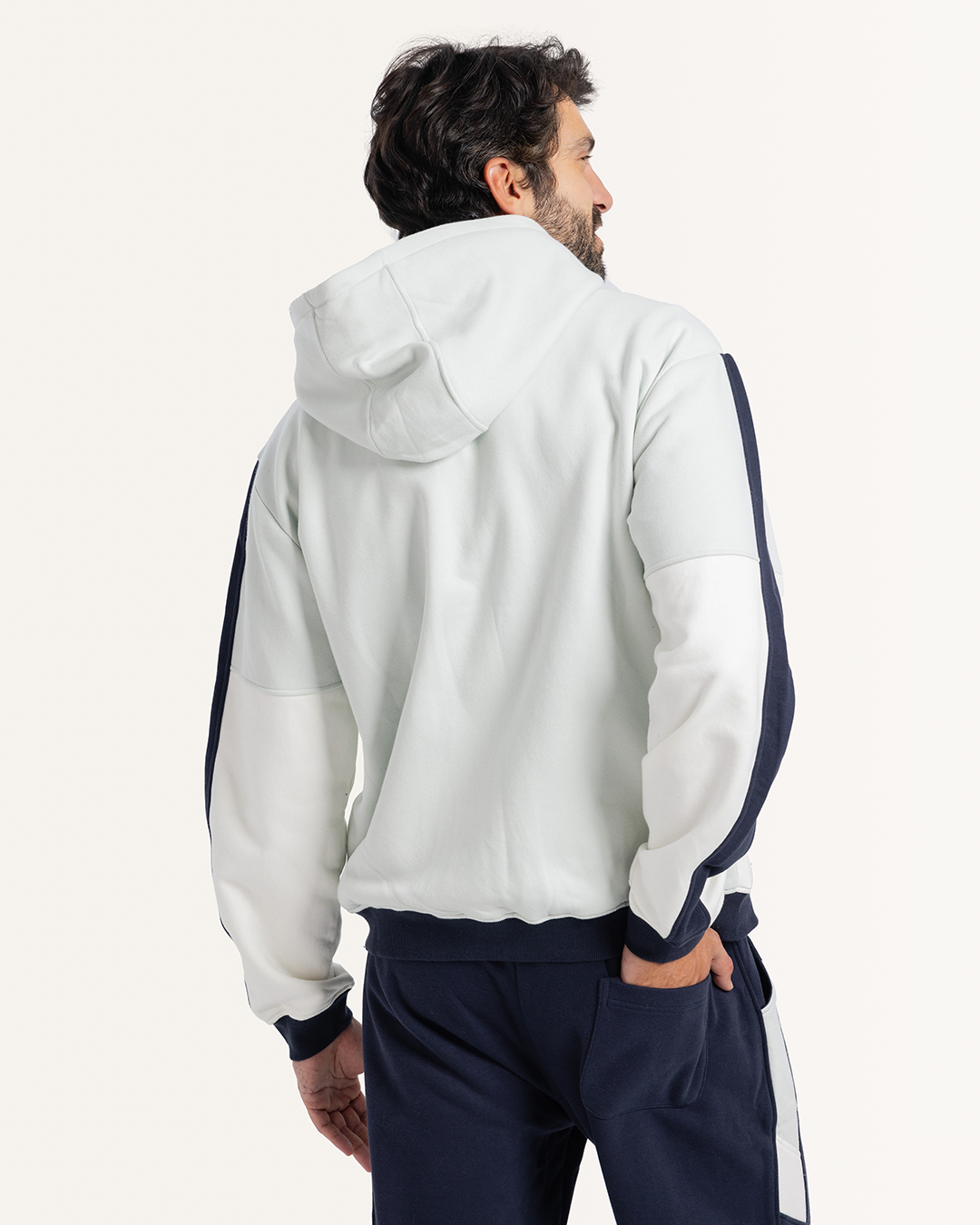 طقم رياضى بسوستة و كابيشو و قصات