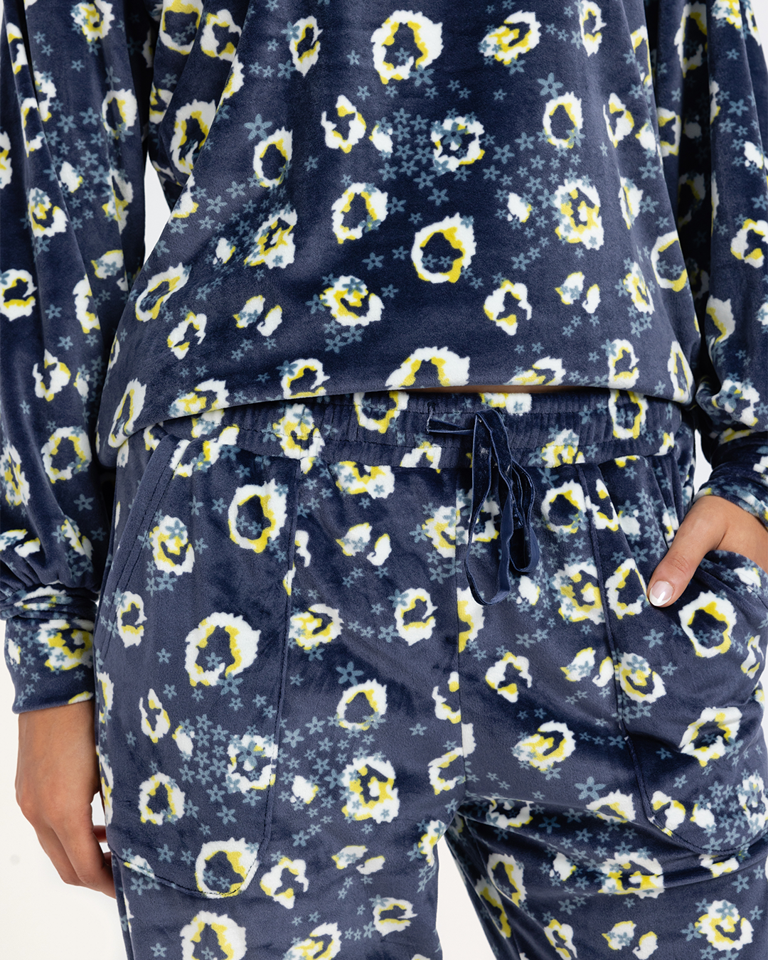 بيجاما قطيفه تايجر