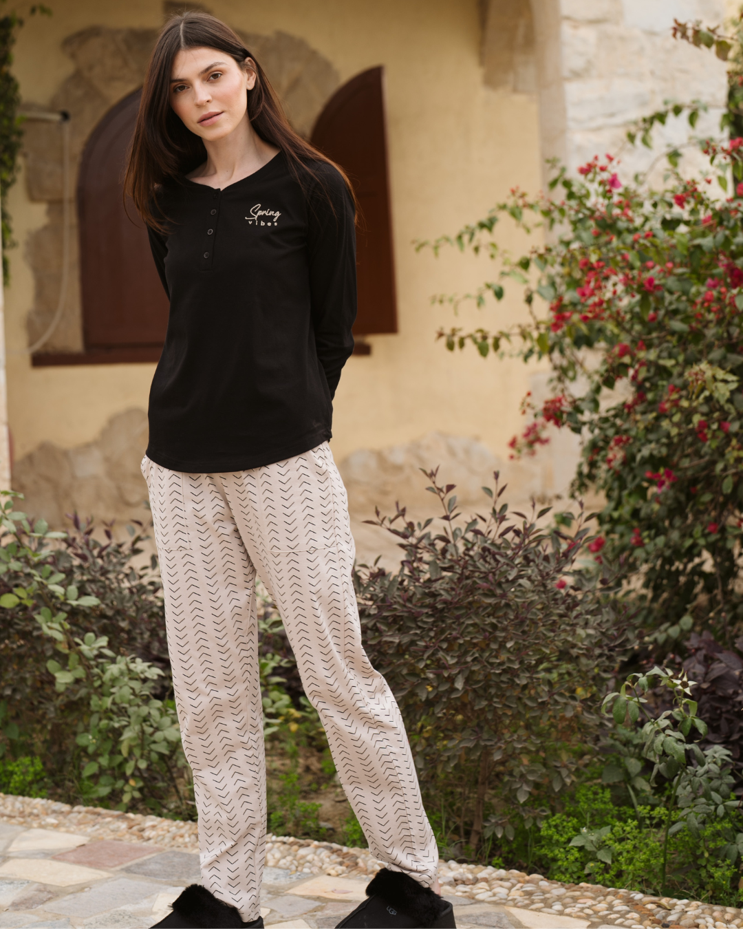 Arrows بيجاما حريمي كُم طويل و زراير