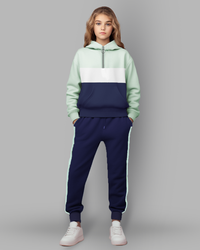 Training suit girls' pajamas with a capicho and half a zipper