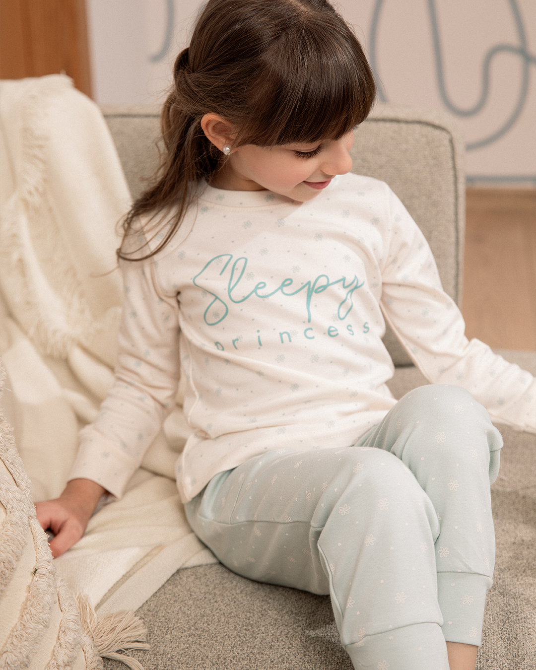 Sleepy princess girls' printed pajamas
