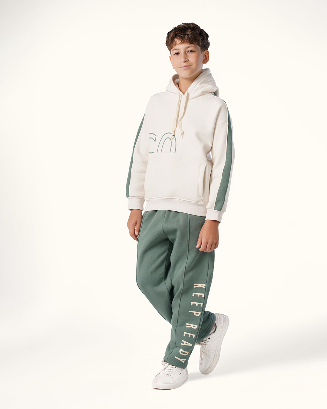 طقم رياضي كابيشوه ابقي مستعدا