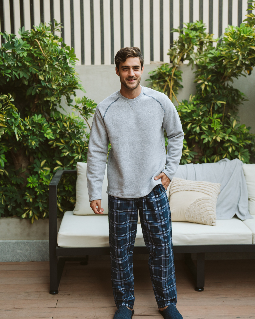 بيجاما رجالى سادة  نسيج كاروه سويت شيرت سادة كم طويل رجلان برش مع رقبة روند وقصة صدر