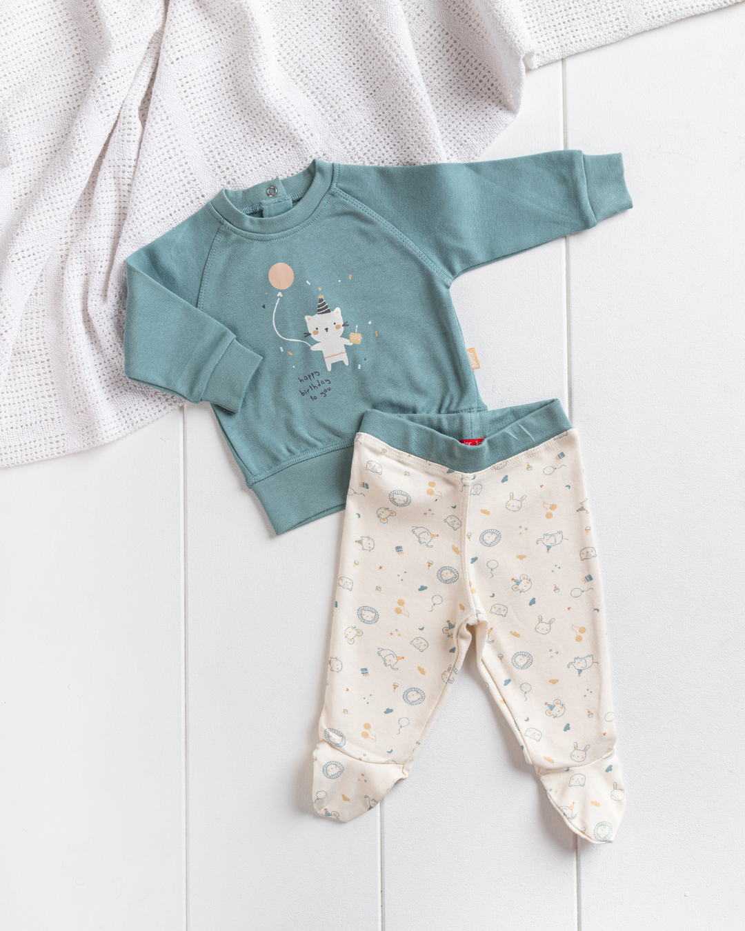 Lest Celebrate بيجامه اولادي تيشرت وبنطلون مطبوع