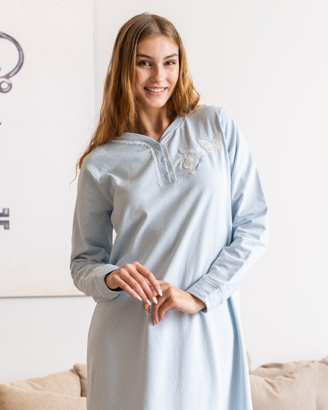 butterfly Women's long robe with long sleeves dotted with butterfly embroidery