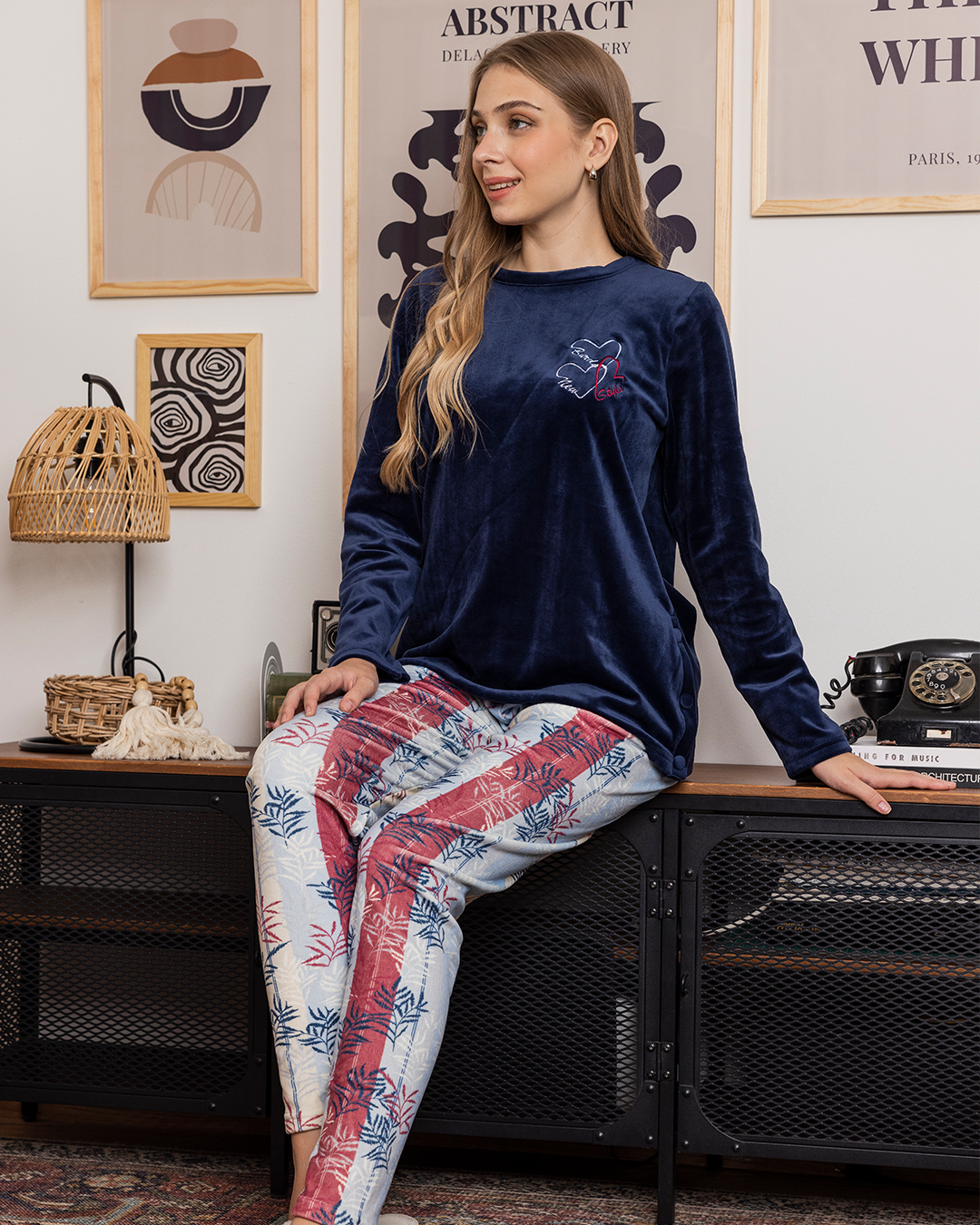 بيجامه حريمي قطيفة كنزة سادة تطريز قلوب