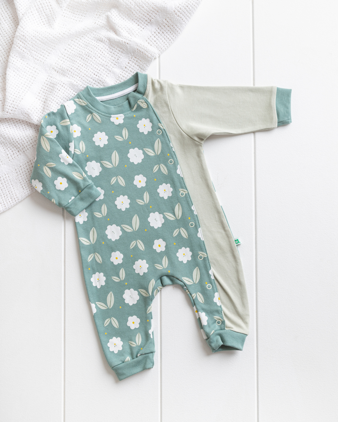 Girls' jumpsuit with a rose tree