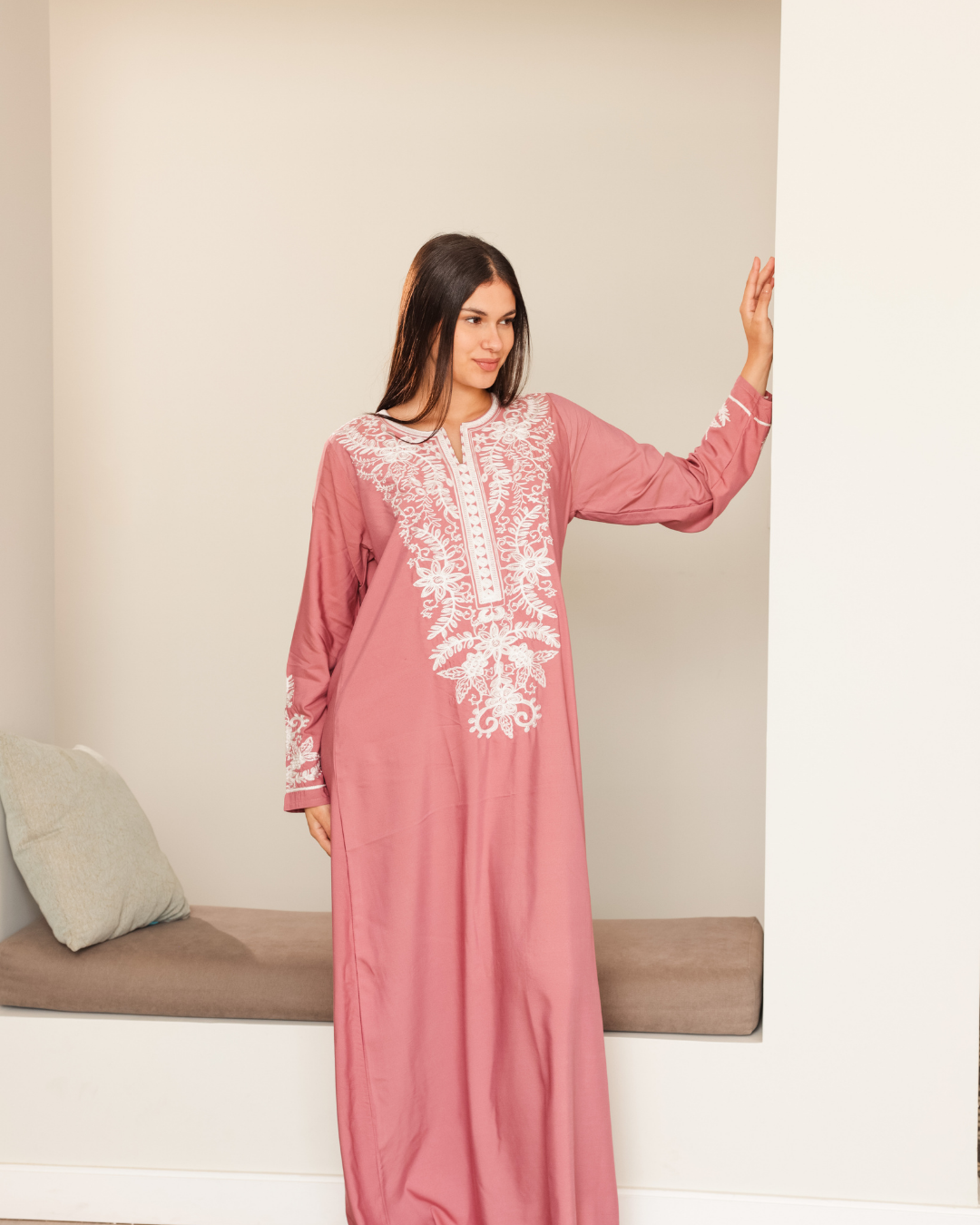 11 قميص داكرون سادة مطرز بكم