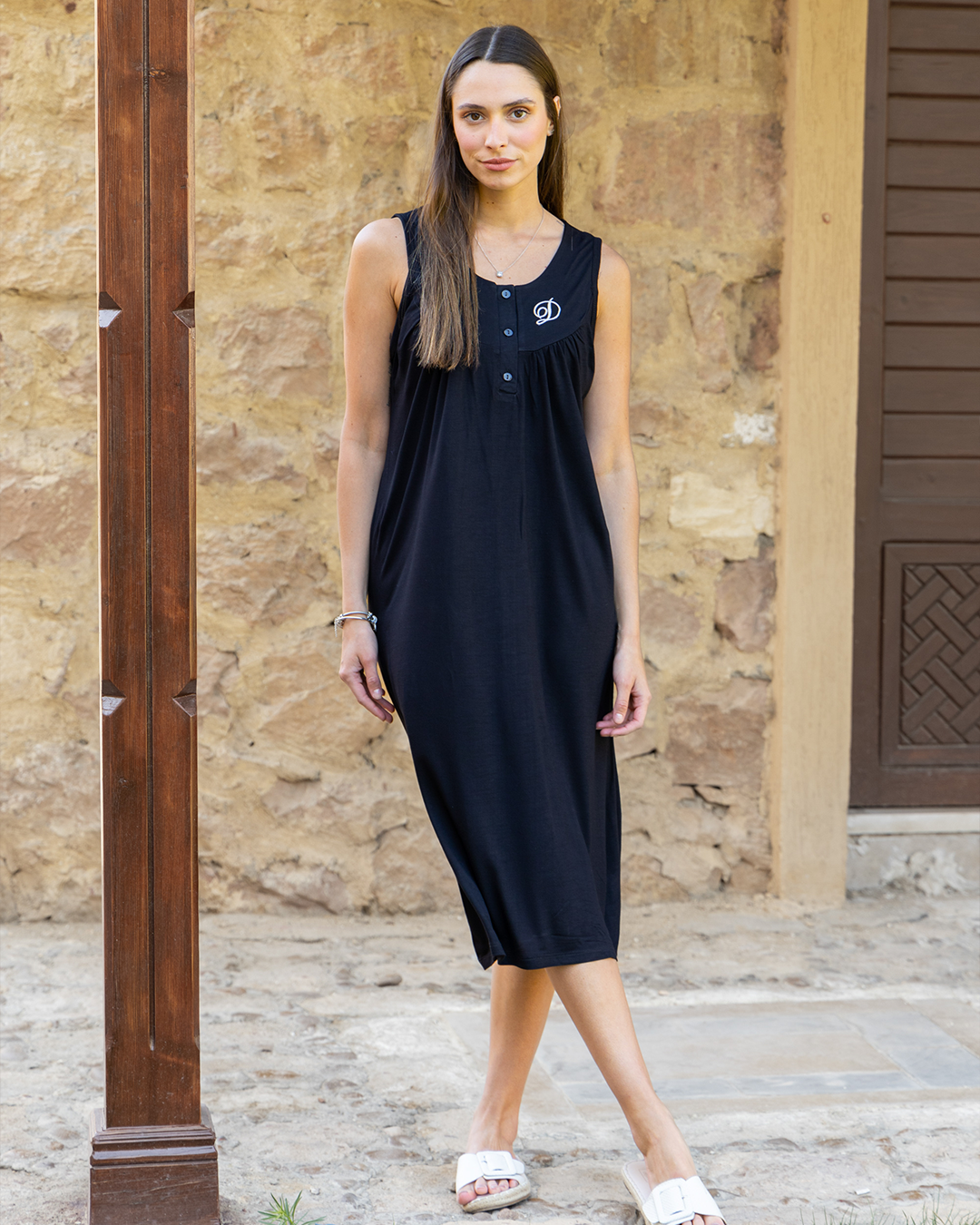Women's night shirt with short embroidery