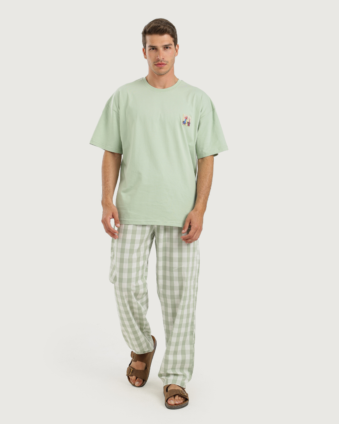 بيجاما مريحة بألوان هادئة