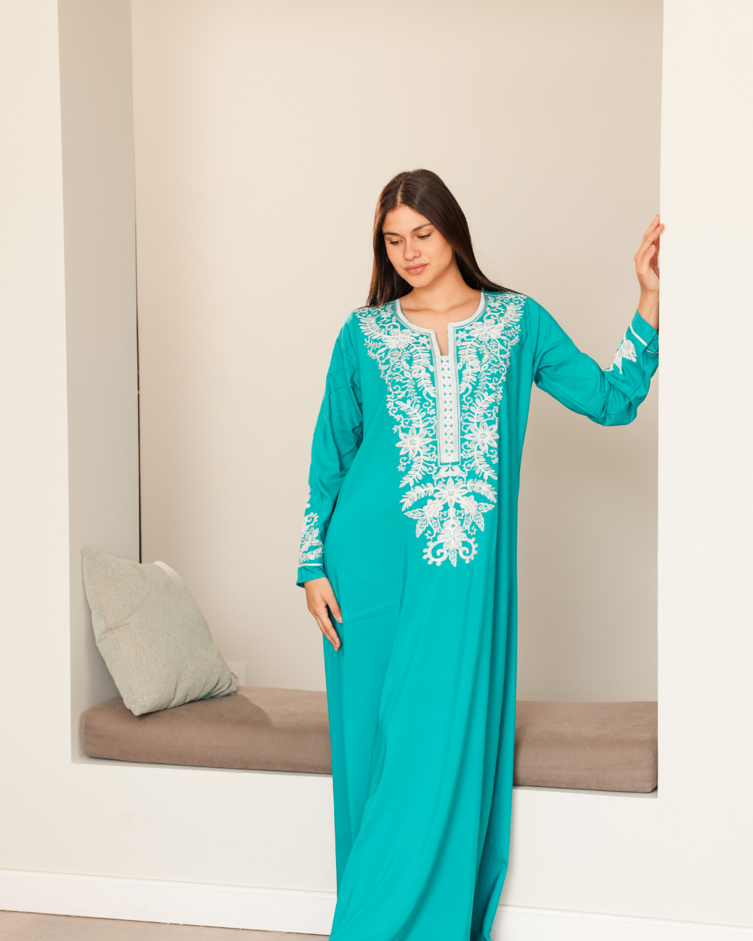 11 قميص داكرون سادة مطرز بكم