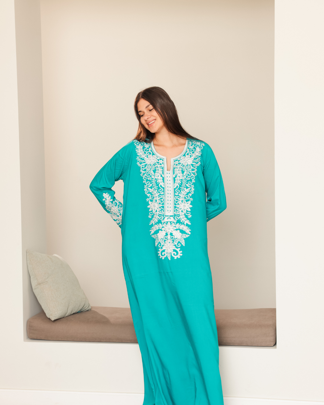 11 قميص داكرون سادة مطرز بكم