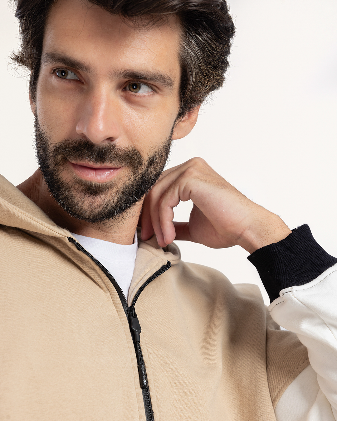 طقم رياضى بسوستة و كابيشو و قصات