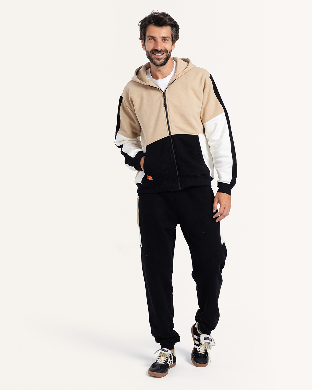 طقم رياضى بسوستة و كابيشو و قصات