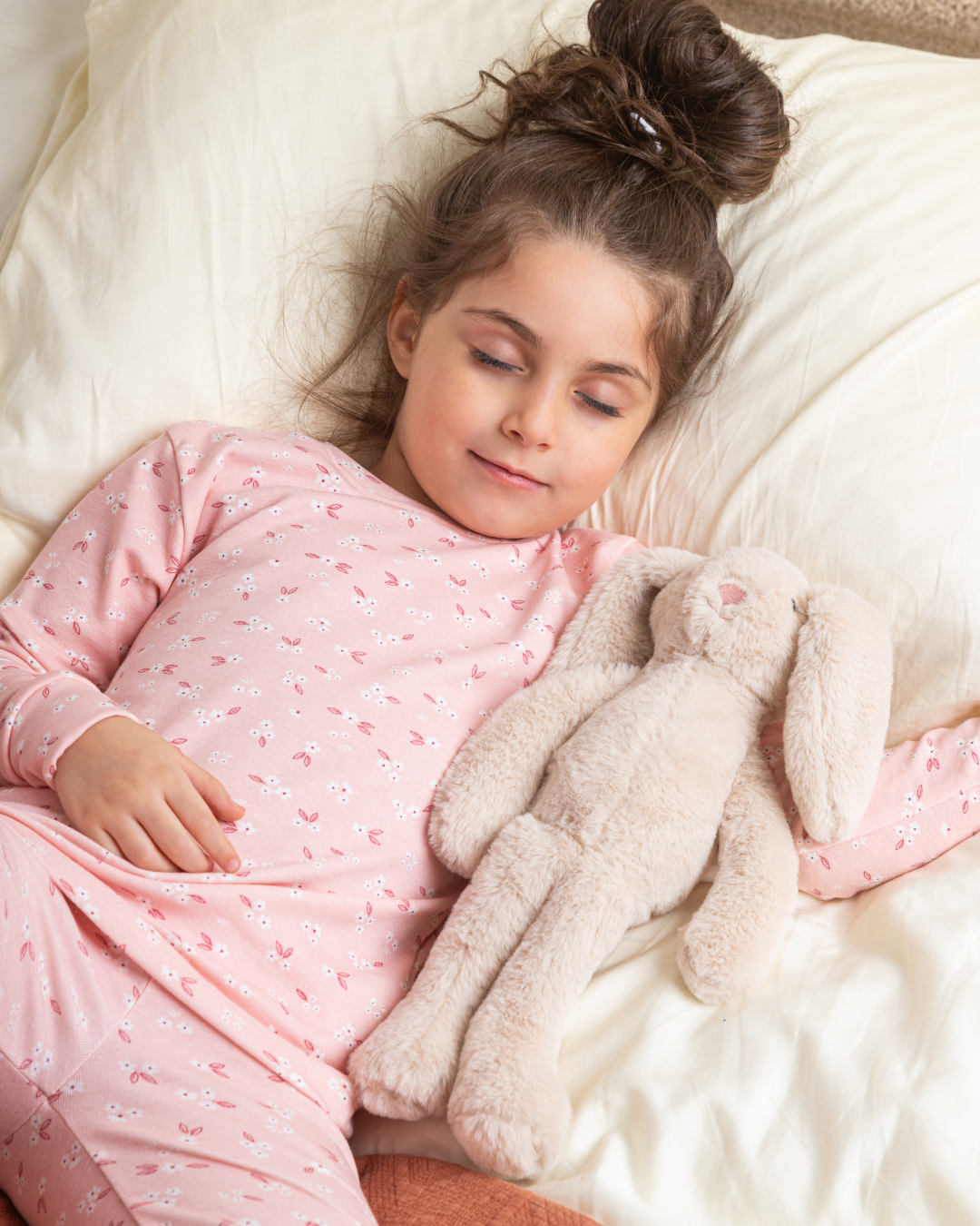 A girl's heater set printed with roses